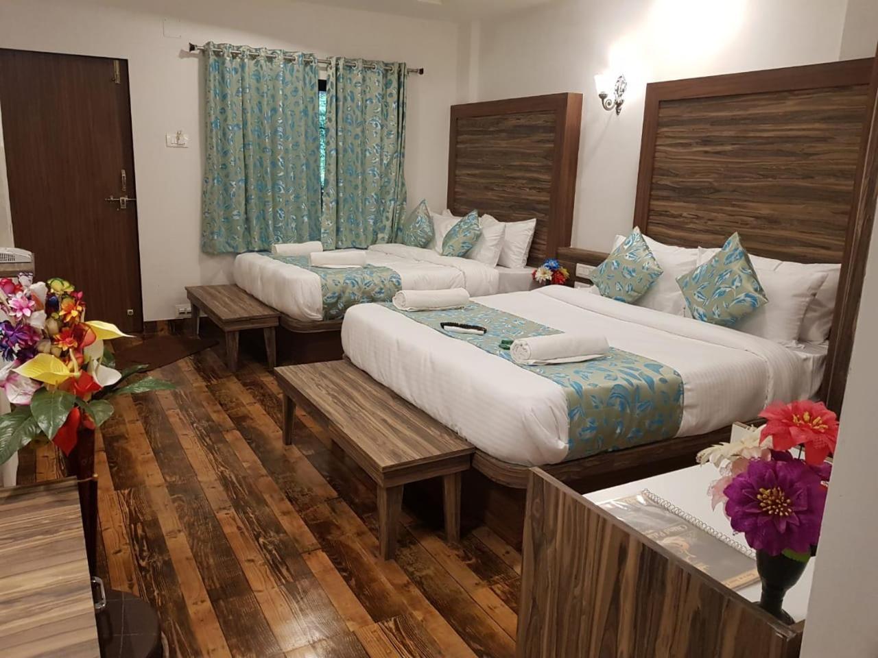 C P Cottage Resort 마하발레슈와르 외부 사진