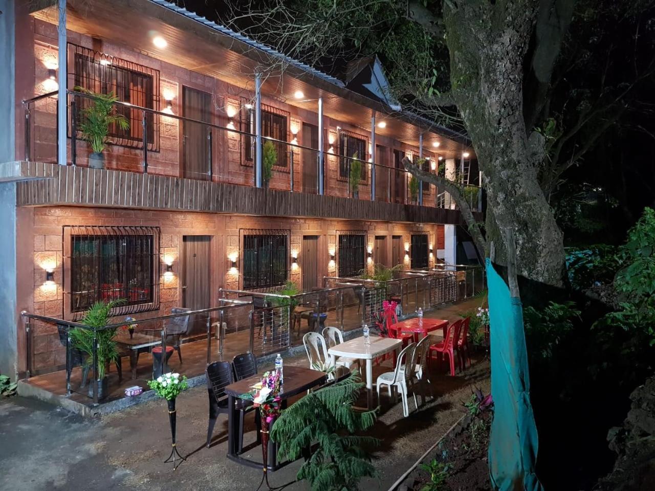 C P Cottage Resort 마하발레슈와르 외부 사진