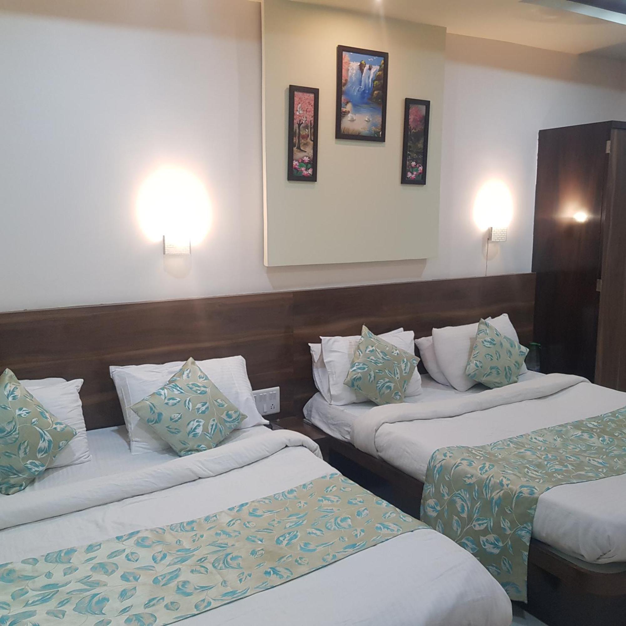 C P Cottage Resort 마하발레슈와르 외부 사진