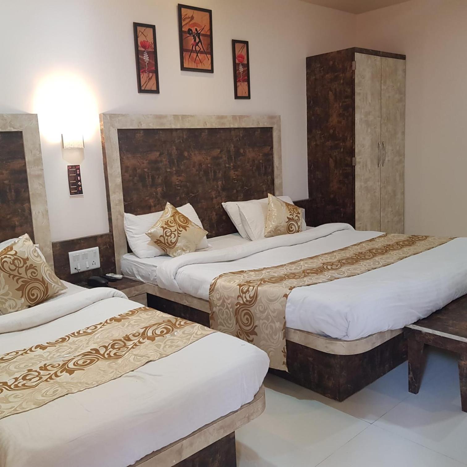C P Cottage Resort 마하발레슈와르 외부 사진