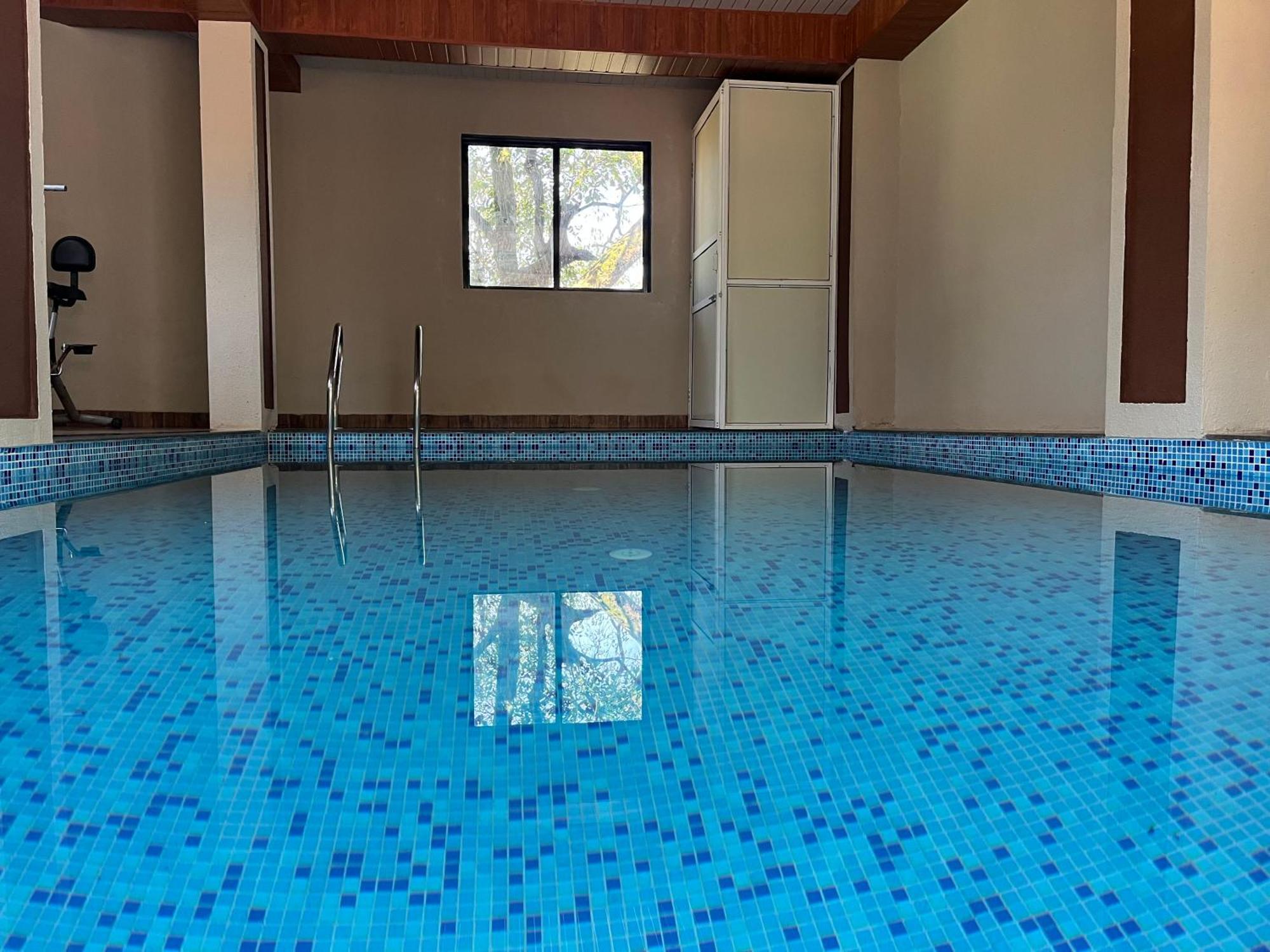 C P Cottage Resort 마하발레슈와르 외부 사진